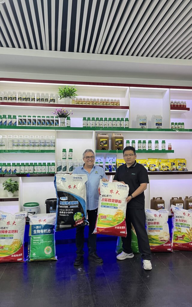 Brazilian customers are now in the exhibition hall1