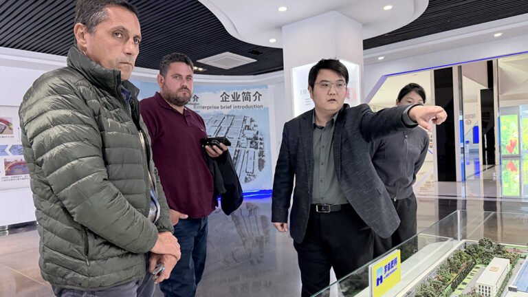 Risso engineer explaining fertilizer production process1